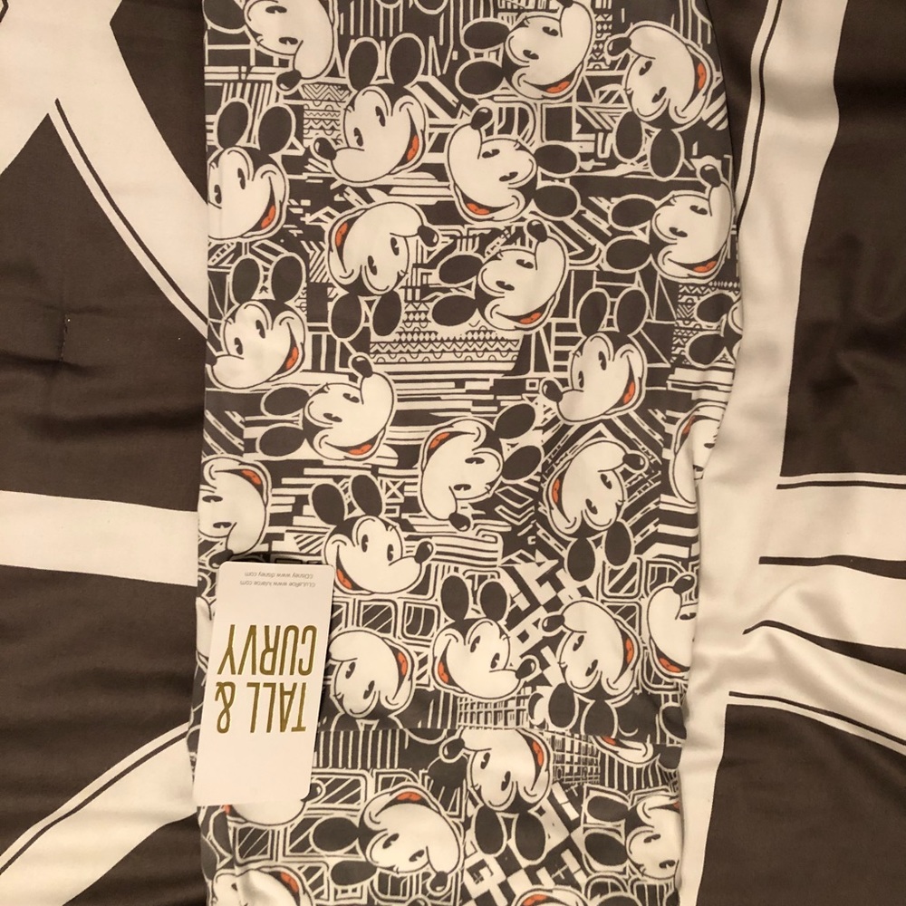 Brand new with tags LulaRoe Disney leggings TC